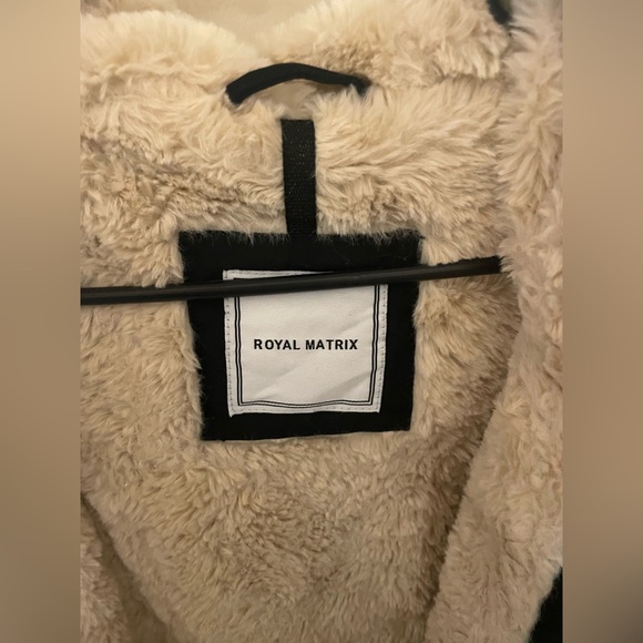 ✨Royal Matrix Black Fur Lined Coat Size 12 - Picture 9 of 16